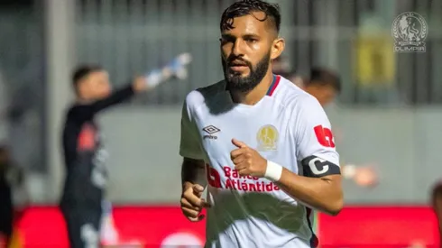 Jorge Álvarez durante un encuentro de Liga Nacional con el Olimpia. Foto: X Olimpia.