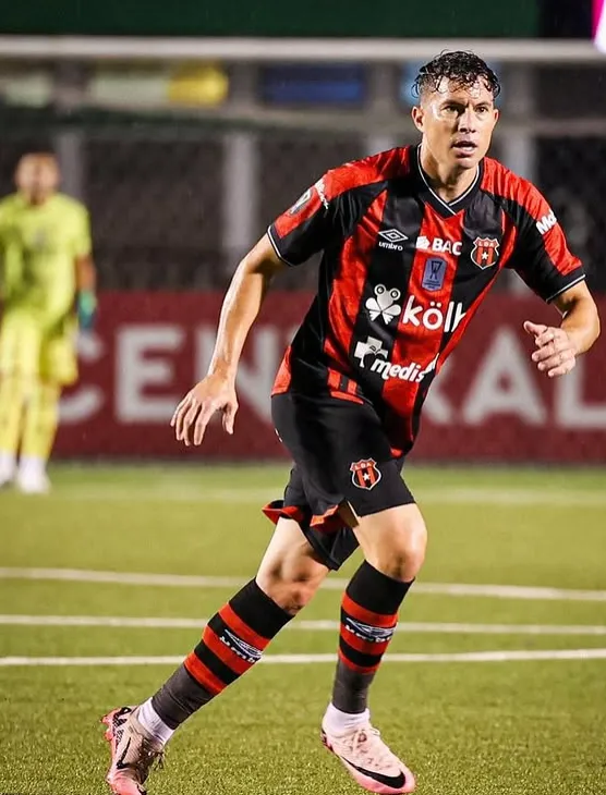 Oviedo vuelve a estar cerca del día a día de Alajuelense (Instagram).
