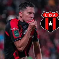De nuevo en el CAR: Bryan Oviedo vuelve a acercarse a Alajuelense