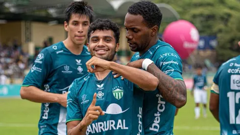 Rojos, Cremas y Xelajú llegan en la cima.