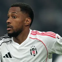 Murillo habría sufrido una fuerte lesión con Besiktas y es trasladado al hospital