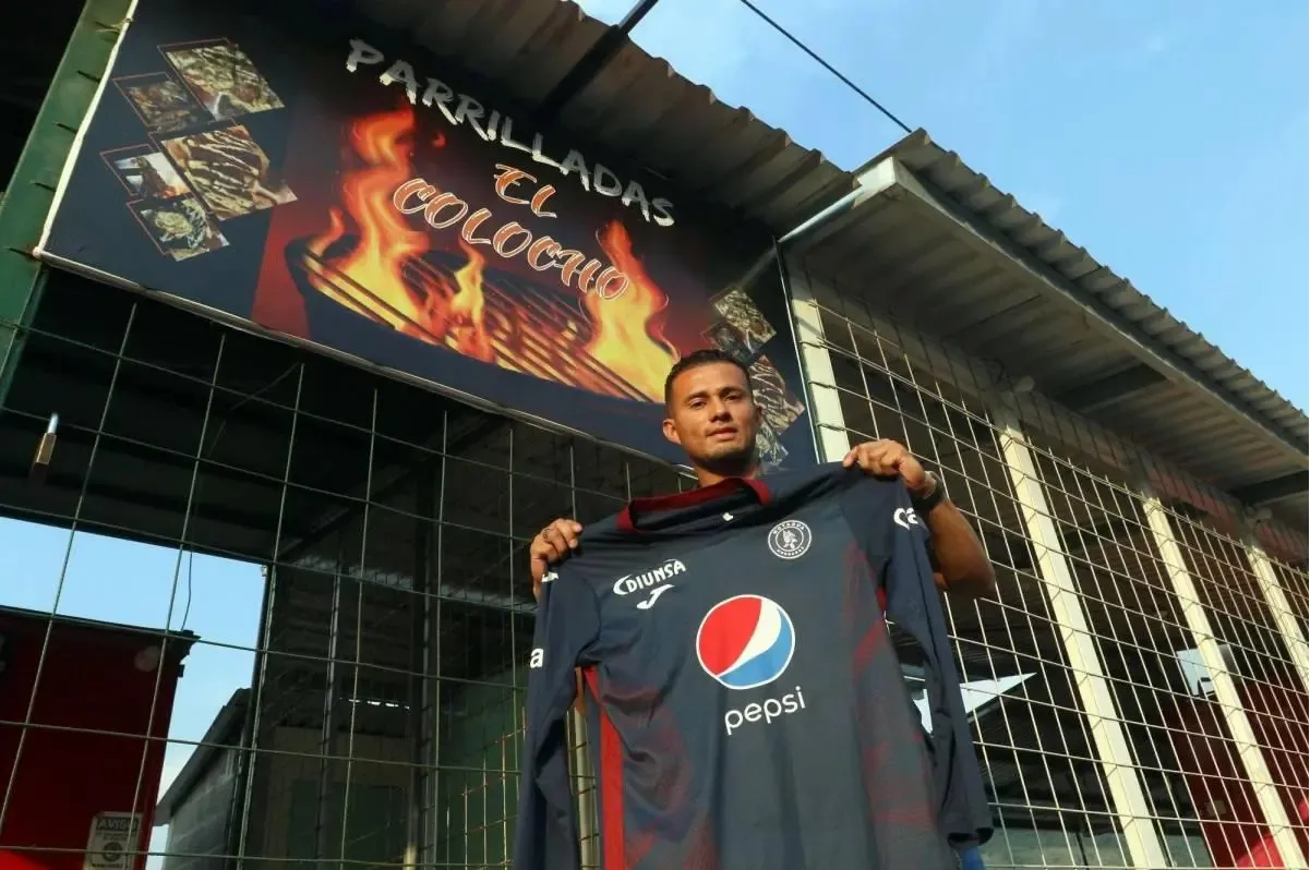 Walter Martínez tiene su propio negocio que hoy en día le ayuda a salir adelante mientras su carrera como futbolista está en pausa. Foto: El Heraldo