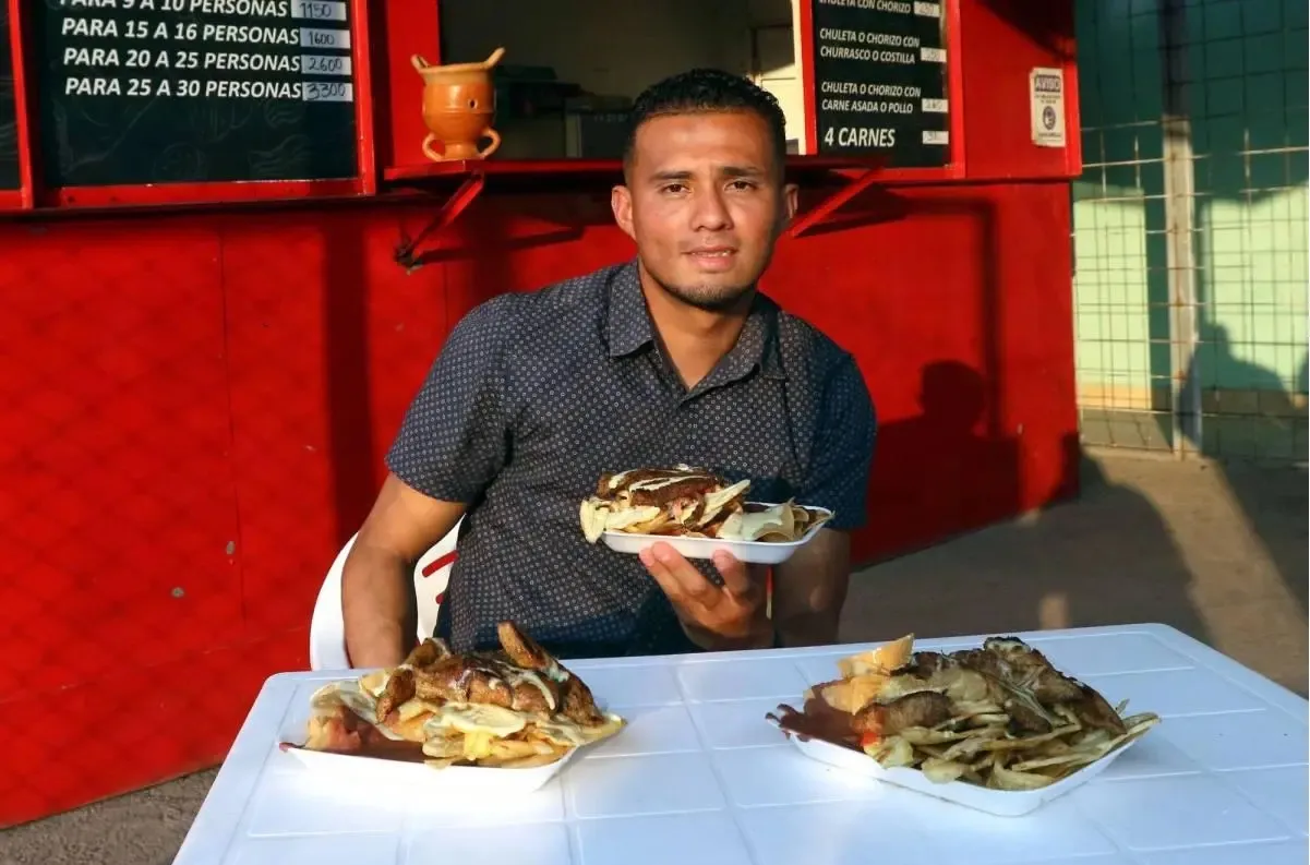 Todo tipo de comida de parrilla tiene “Colocho” Martínez en su restaurante. Foto: El Heraldo