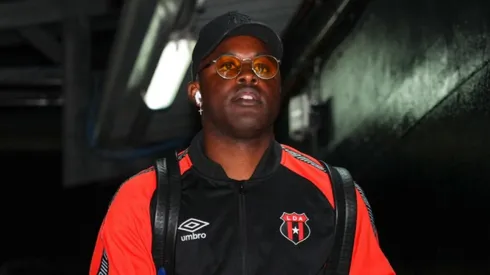 La situación de Joel Campbell en Alajuelense se complica