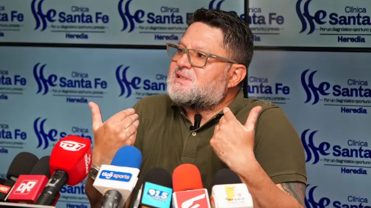 Jafet Soto recibe un revés de Cartaginés.