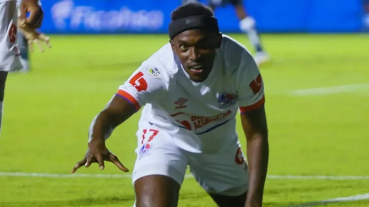 Alberth Elis durante su paso por Olimpia en la Liga Nacional de Honduras. Foto: Instagram Alberth Elis.