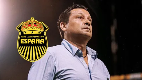 Jeaustin Campos renunció a su cargo como DT de Real España. Foto: X Real España.