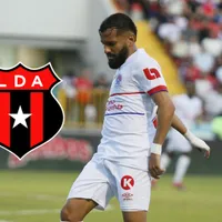 Jorge Álvarez sacude el mercado de fichajes y su futuro en Olimpia impacta directamente a Alajuelense