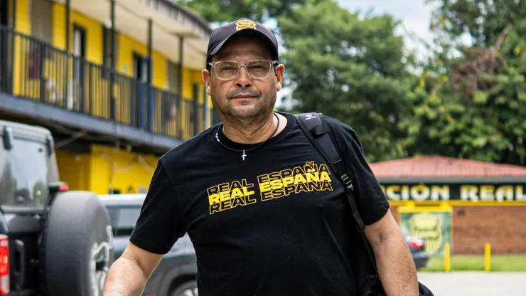 Jeaustin Campos anunció que continuará como DT de Real España apenas horas después de haber presentado su renuncia. Foto: X Real España.