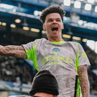 Manchester City goleó al Chelsea y sigue en carrera por el título