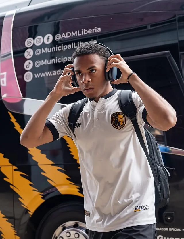 Los aurinegros llegaron a La Cueva.