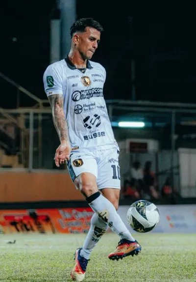 Yoserth Hernández volvió a La Cueva.