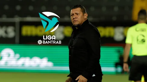 El técnico costarricense no la está pasando bien