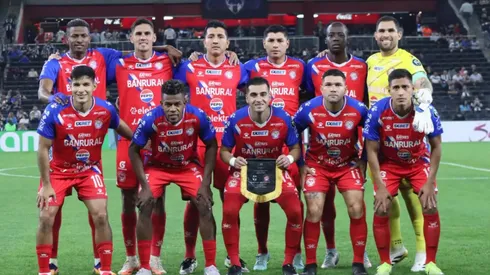 Roberto Hernández se desprendió de ambos.