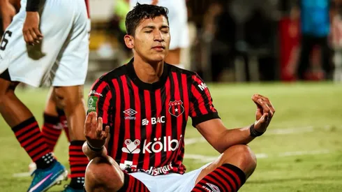 Ángel Zaldívar sueña con triunfar en Alajuelense.