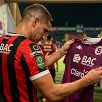 Es ídolo de Alajuelense y cuando le preguntaron si iría a Saprissa, no dudó