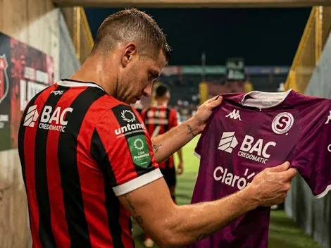 Es ídolo de Alajuelense y cuando le preguntaron si iría a Saprissa, no dudó