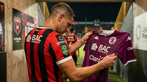 Ídolo de Alajuelense respondió ante posible oferta de Saprissa.