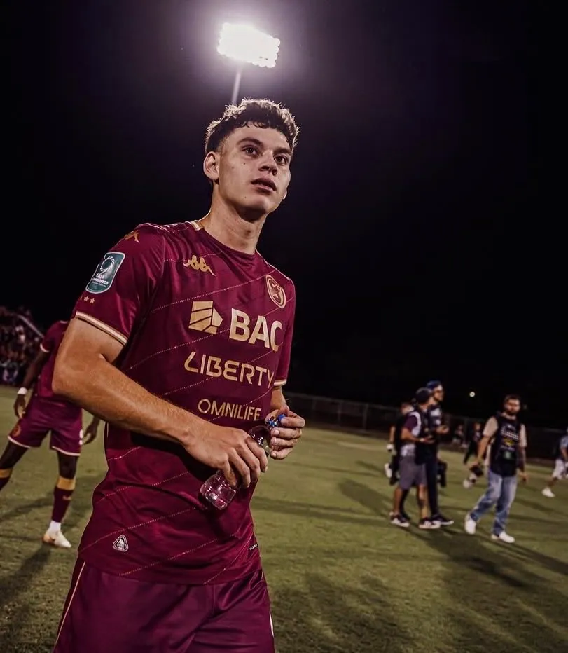 Julián González podría ser la sorpresa de Hernán Medford (Saprissa).