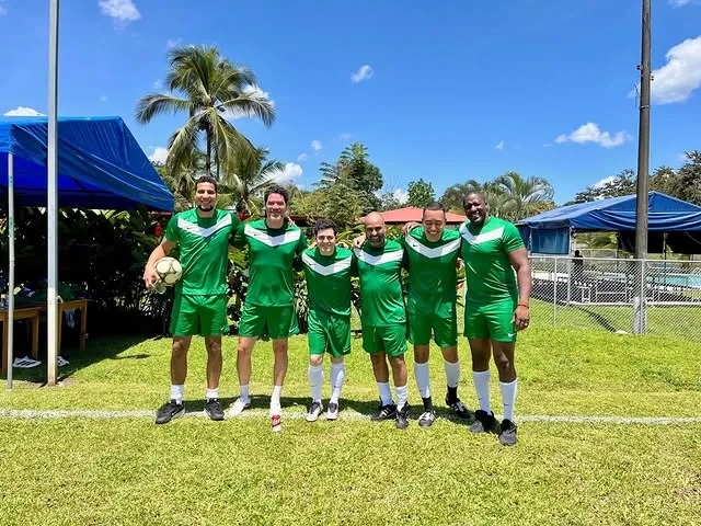 Esteban Alvarado sigue haciendo lo que mejor sabe: ganar títulos (Instagram).