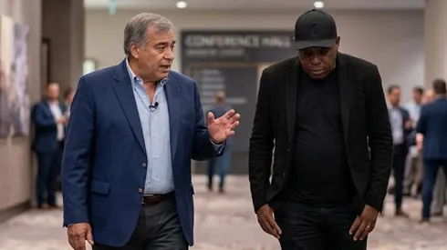 Artavia le muestra su descontento a Medford.