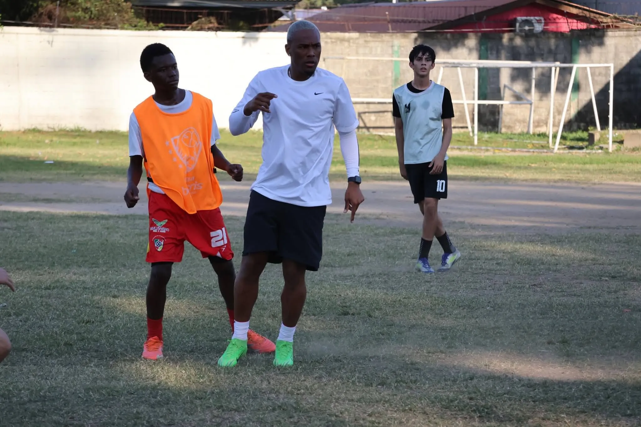Deiby Flores está entrenando con Platense Jr.
