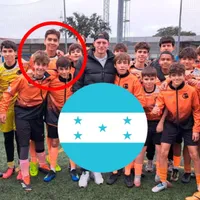 Es hondureño, se recibió de técnico UEFA a los 16 años y ya consiguió trabajo en España