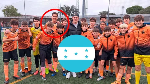 Ethan Gael Paredes junto a sus compañeros de equipo del UD Las Matas CF, posando junto al alemán Toni Kroos.