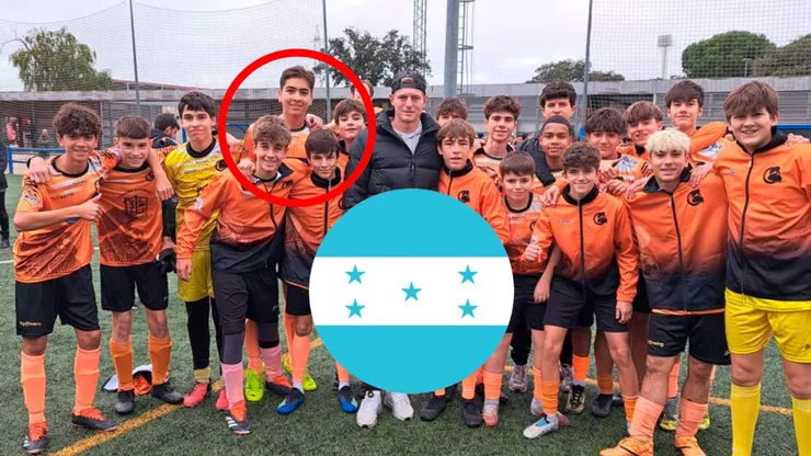 Ethan Gael Paredes junto a sus compañeros de equipo del UD Las Matas CF, posando junto al alemán Toni Kroos.