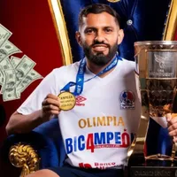 Jorge Álvarez vuelve a dar de qué hablar en Alajuelense