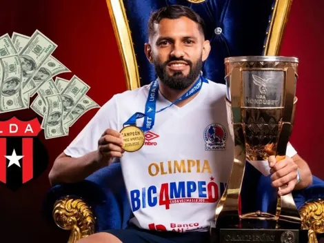 Jorge Álvarez vuelve a dar de qué hablar en Alajuelense