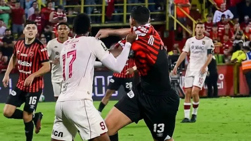 Indignación de Alajuelense.