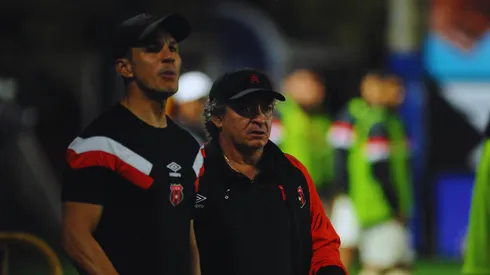 Wardy Alfaro junto a su mentor, Óscar Ramírez.