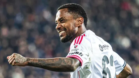 El defensor sigue destacando con su club