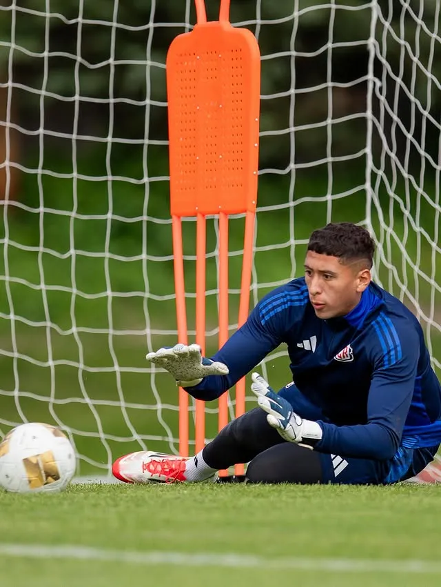 Lezcano se encuentra atajando en el equipo satélite de los manudos (Instagram).