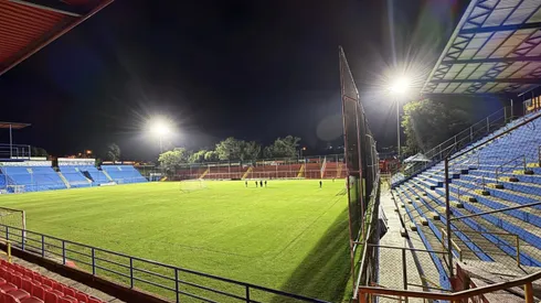 Los rojos siguen remodelando su cancha