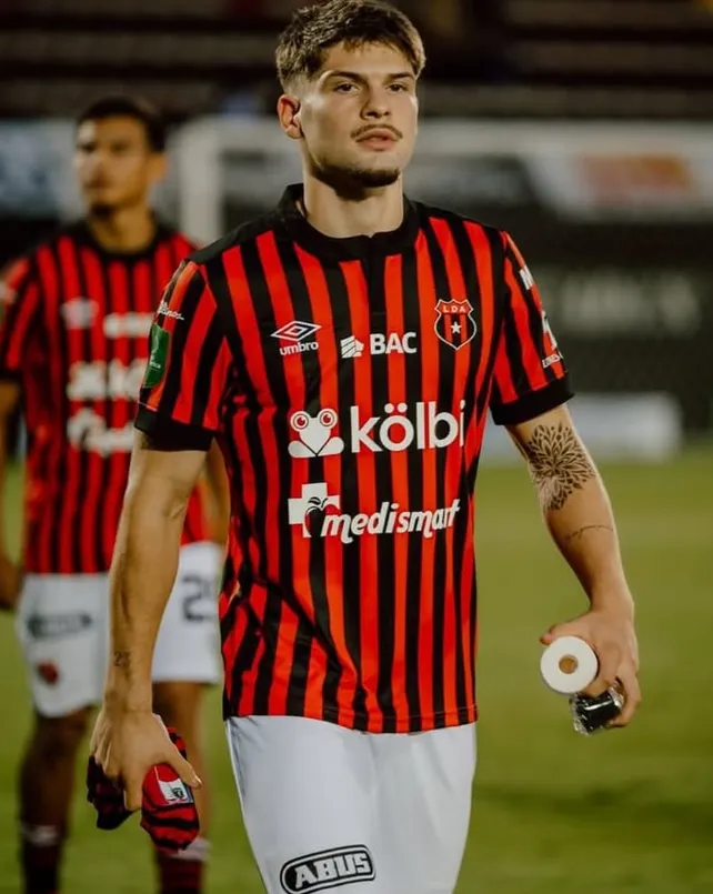 Elián Quesada nunca pudo justificar sus pergaminos europeos (LDA).