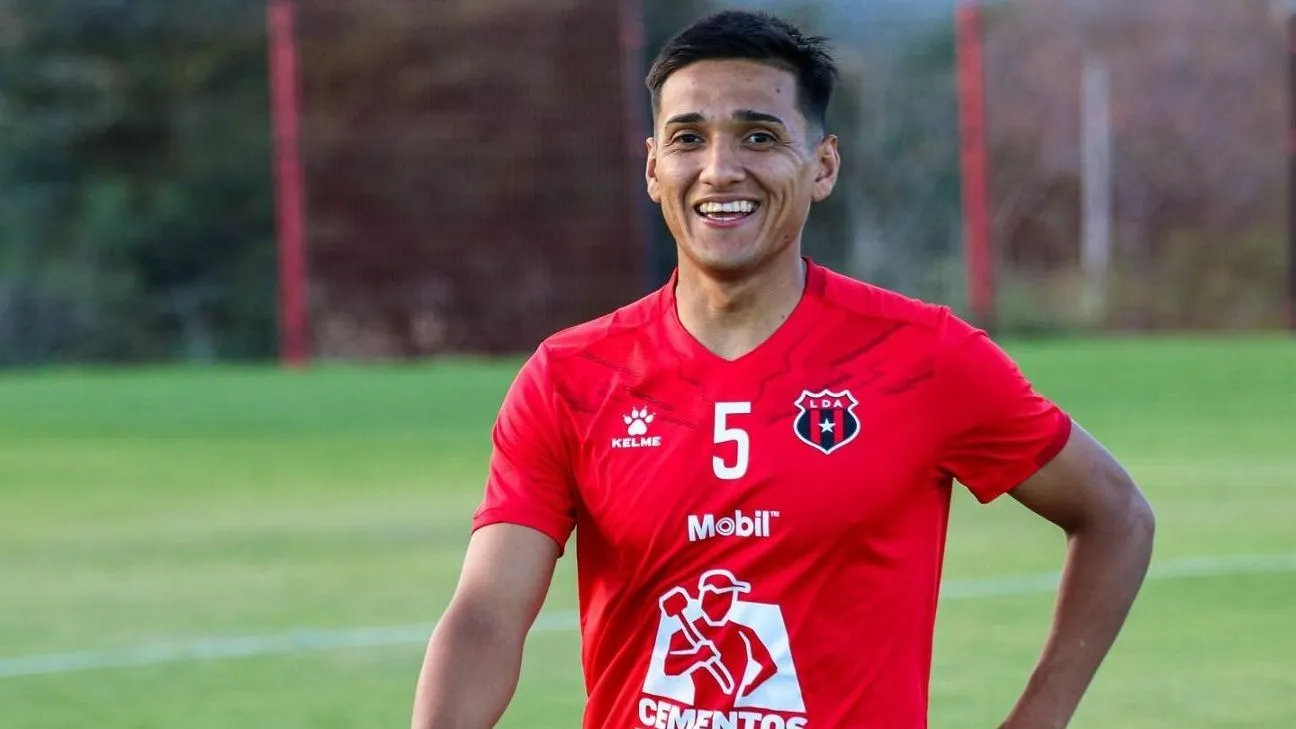 Escalante jugó en Boca y en Alajuelense (LDA)