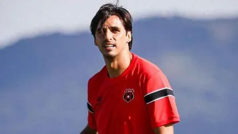 Bryan Ruiz se acerca al banquillo de otro club costarricense.
