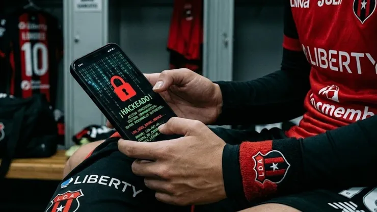 Fuerte denuncia en Alajuelense.