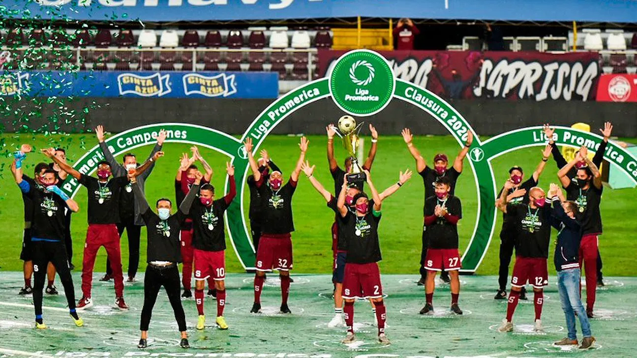 Saprissa festeja la 35 en la Pandemia.