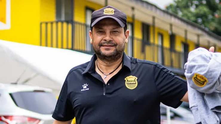 Jeaustin Campos está entre los candidatos a ser el nuevo DT de Alajulense. Foto: X Real España.