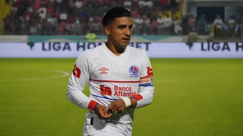 Michaell Chirinos en el Clásico ante Marathón.