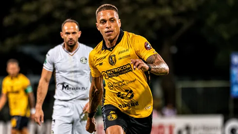 Alonso Hernández define su futuro en Costa Rica.