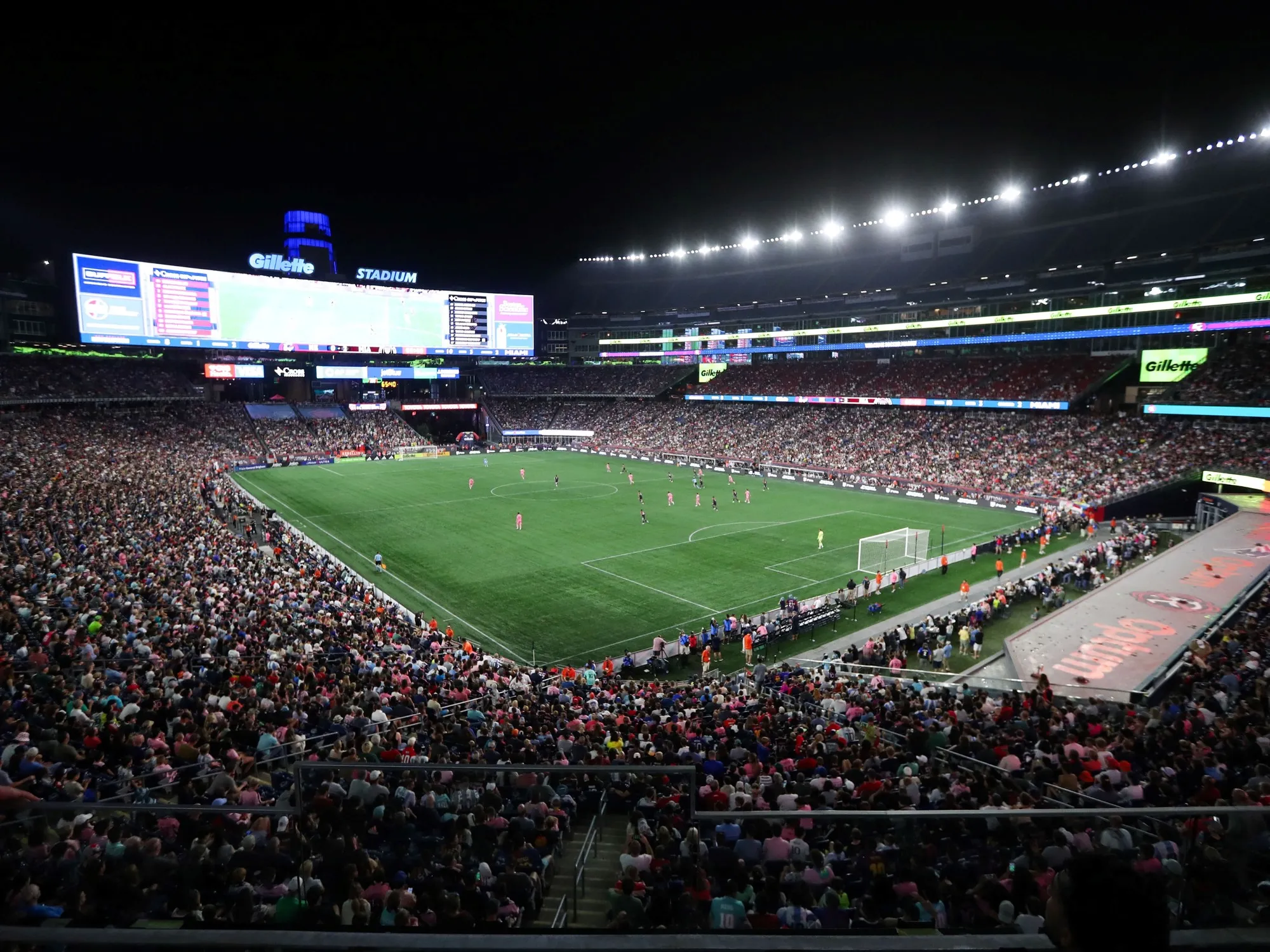 El estadio de Boston y una pantalla gigante. (Getty Images)