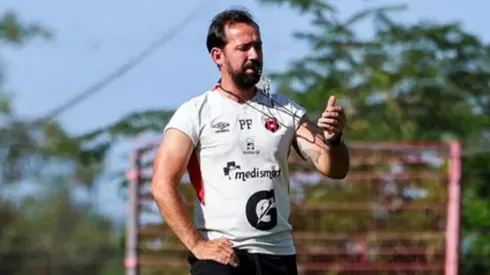 El PF Alejandro González deja Alajuelense.