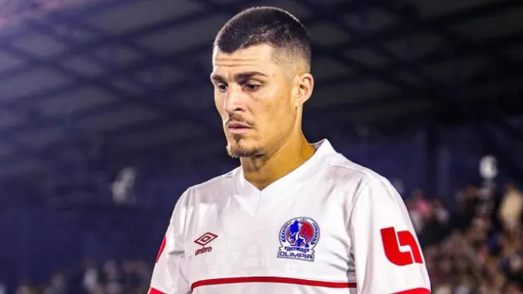 Facundo Queiróz no seguirá en Olimpia.