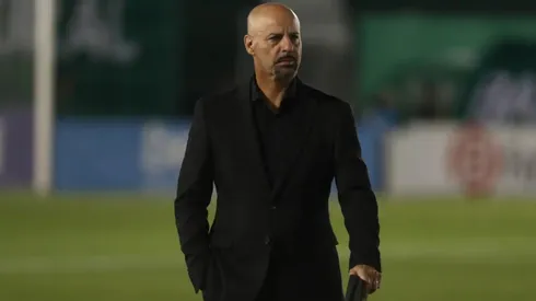 El entrenador sigue descartando jugadores