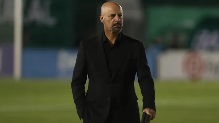 El entrenador sigue descartando jugadores