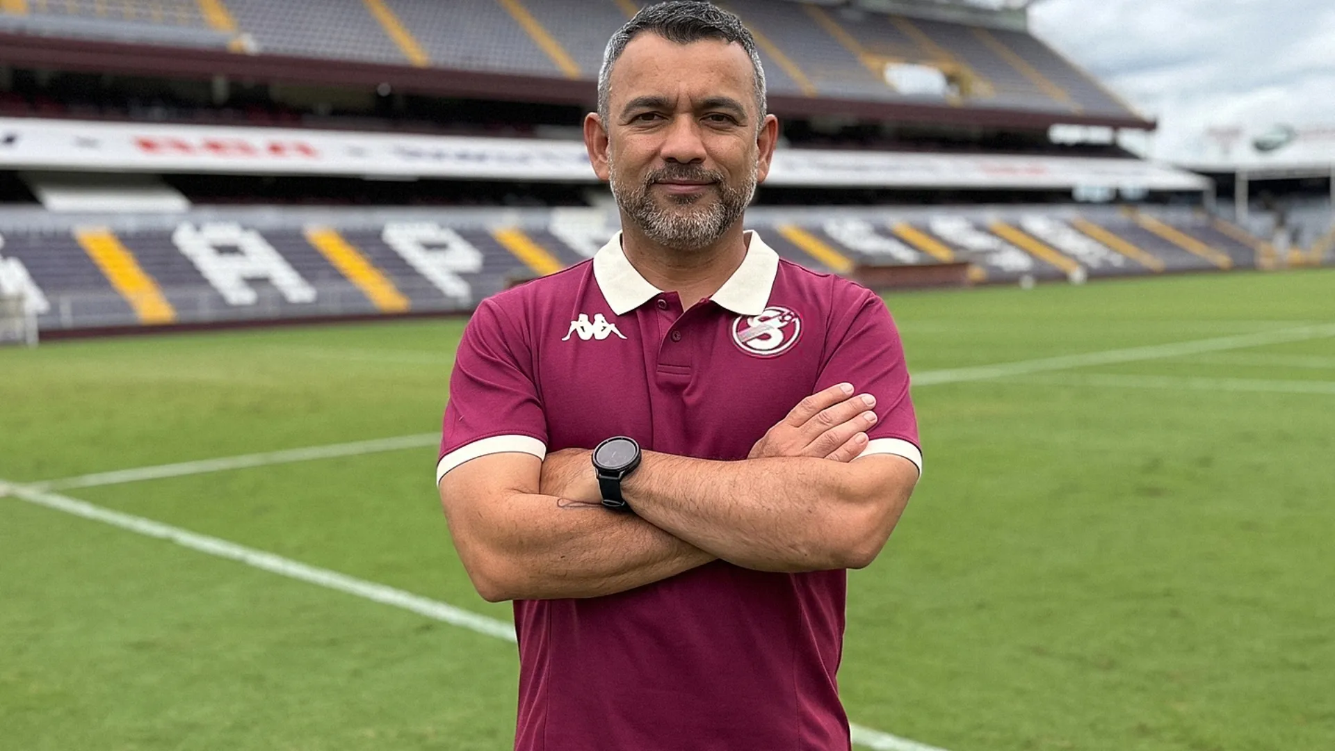 Erick Sánchez fue presentado en Saprissa. (Foto: Saprissa)